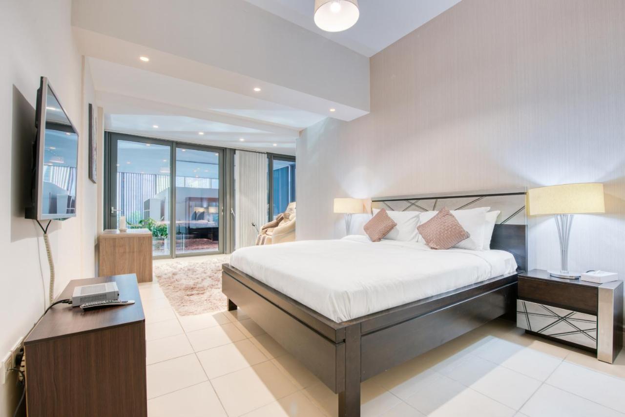 Maison Privee - Big, Bright, Luxury Marina Views Apt Next To Beach دبي المظهر الخارجي الصورة