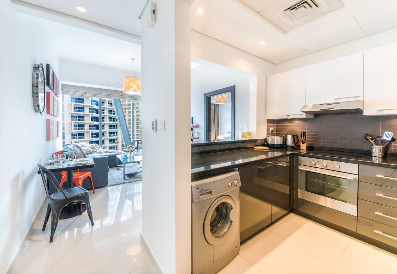 Maison Privee - Big, Bright, Luxury Marina Views Apt Next To Beach دبي المظهر الخارجي الصورة